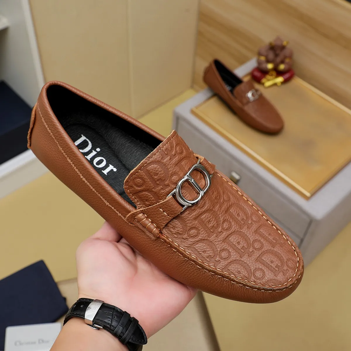 Men's shoes 💰380 🕷️🕷️[Dior] Dior's new casual men's shoes are launched in Hong Kong counters. Official website 1:1 production. Italian original first-layer cowhide + 🐷 leather lining. Designed by European and American masters. Perfect shape to create counter quality, solid color rubber wear-resistant outsole and classic dazzling toe! Super versatile and very comfortable. High-end without losing taste, fashionable and novel! ! Absolute focus! Colors available! Code number 38-44 (45.46 customized)